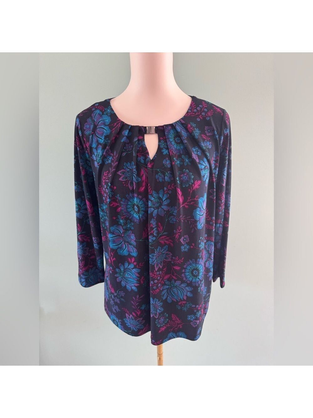 Jones New York Blue and Purple Cut Out Blouse Size Medium